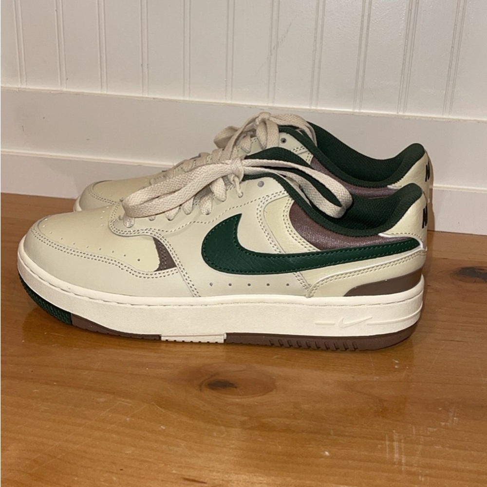 Nike Gamma Force
Light Khaki Mink Brown Coconut Milk Fir (Women's)